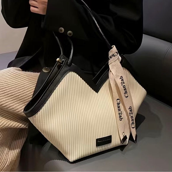 NEW Trendy Large Cream & Black Love Design Shoulder Tote Bag Purse - Picture 3 of 10